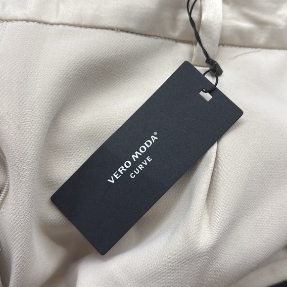 Vero Moda Cream Trousers - Picture 10 of 16